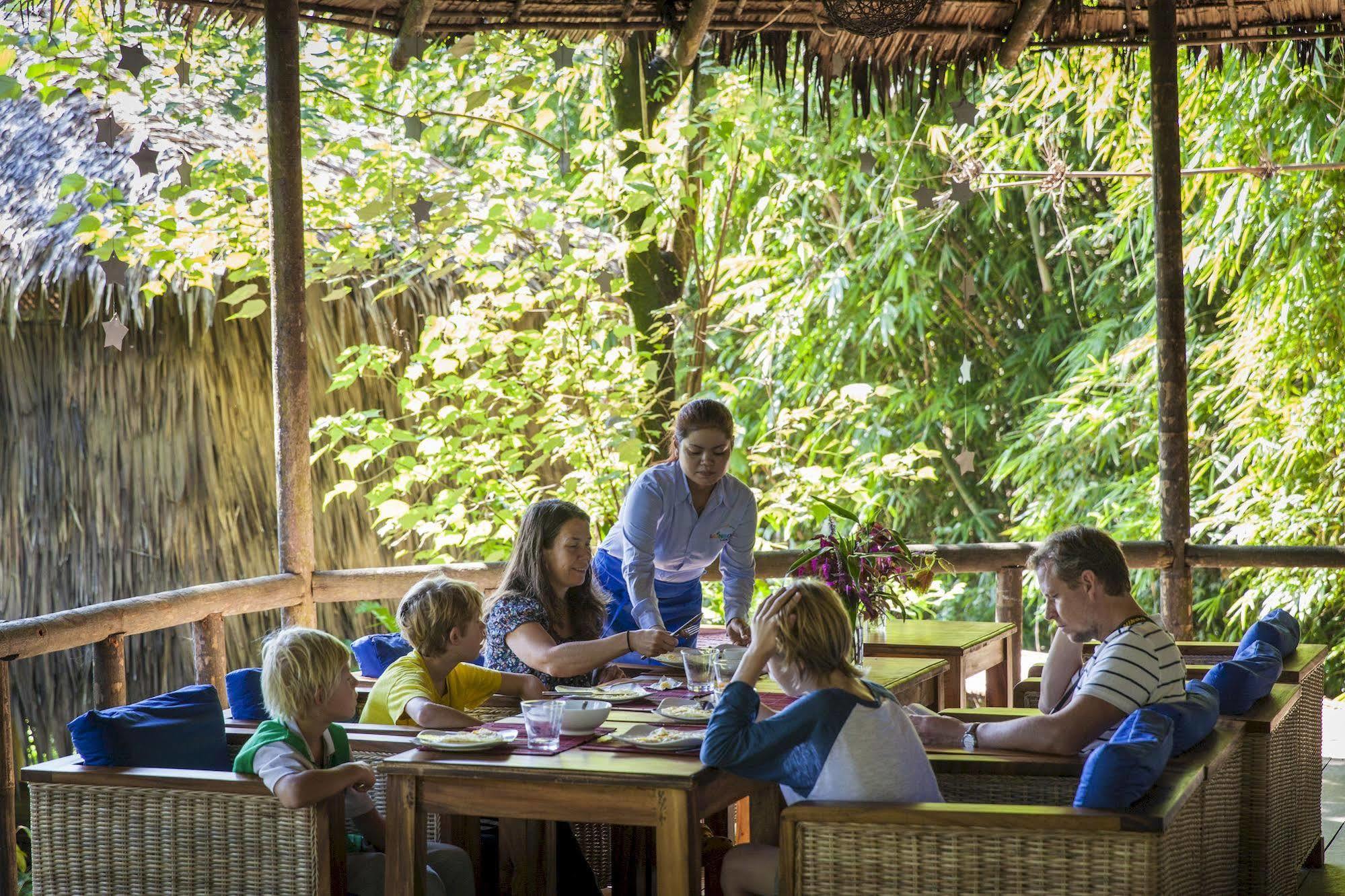 เรนโบว์ ลอดจ์ ตาไต Hotel Tatai ภายนอก รูปภาพ